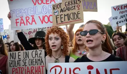 România, încă un pas spre recunoașterea femicidului. Proiectul a fost depus în Parlament cu 250 de semnături