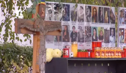 Zece ani de la tragedia din Colectiv. Victimele, comemorate printr-o slujbă de pomenire