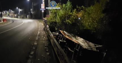 Un bărbat de 52 de ani a plonjat cu o autoutilitară într-un pârâu din Maramureș