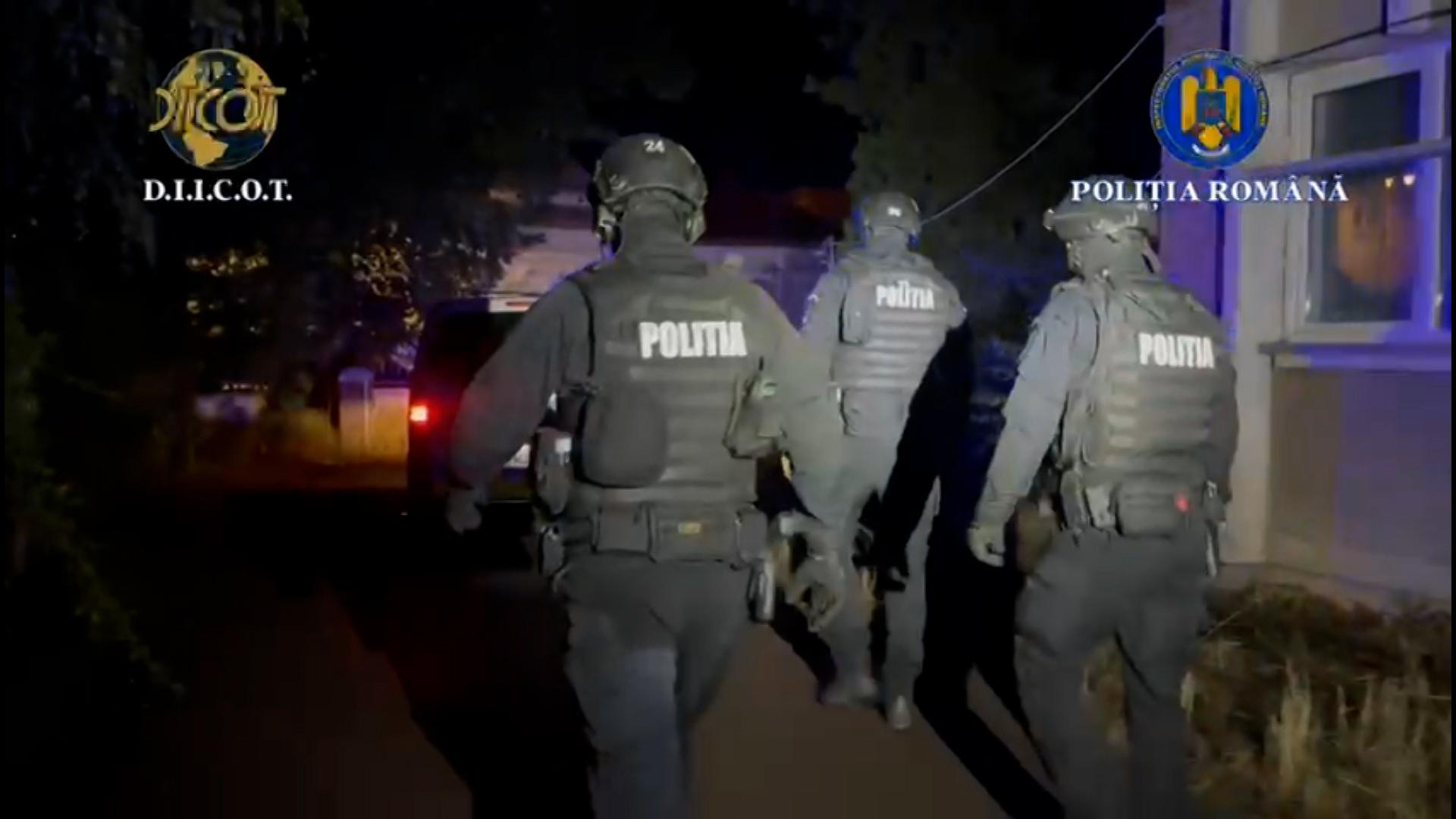 Reţea de falsificatori de acte, destructurată de DIICOT. Cereau până la 6.000 de euro pentru fiecare fals