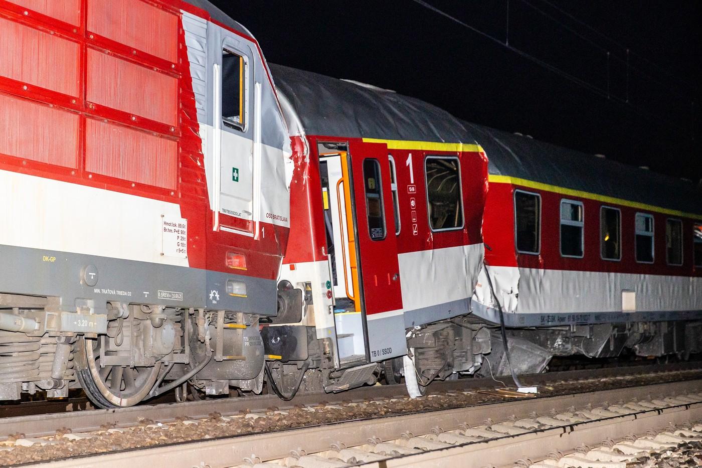 Două trenuri s-au ciocnit în Slovacia: 70 de răniţi. "A fost o bubuitură îngrozitoare"