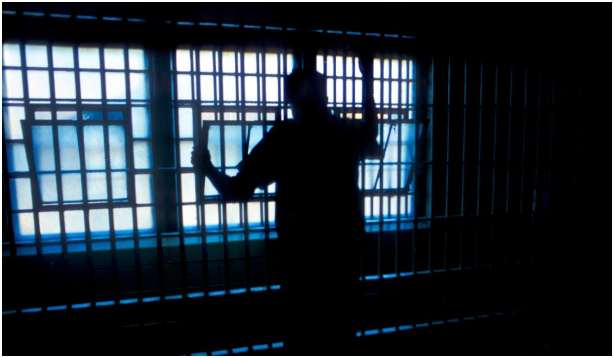 Tânăr de 25 de ani, găsit spânzurat în celulă