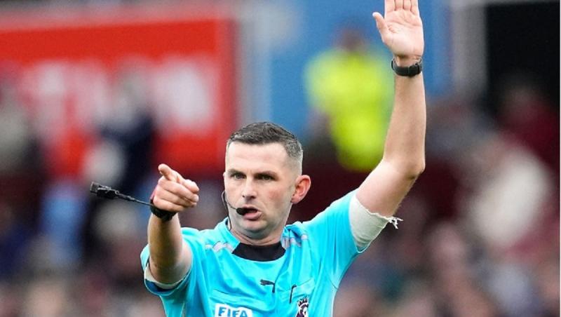 Englezul Michael Oliver arbitrează meciul Bosnia Herţegovina - România din preliminariile Campionatului Mondial de fotbal