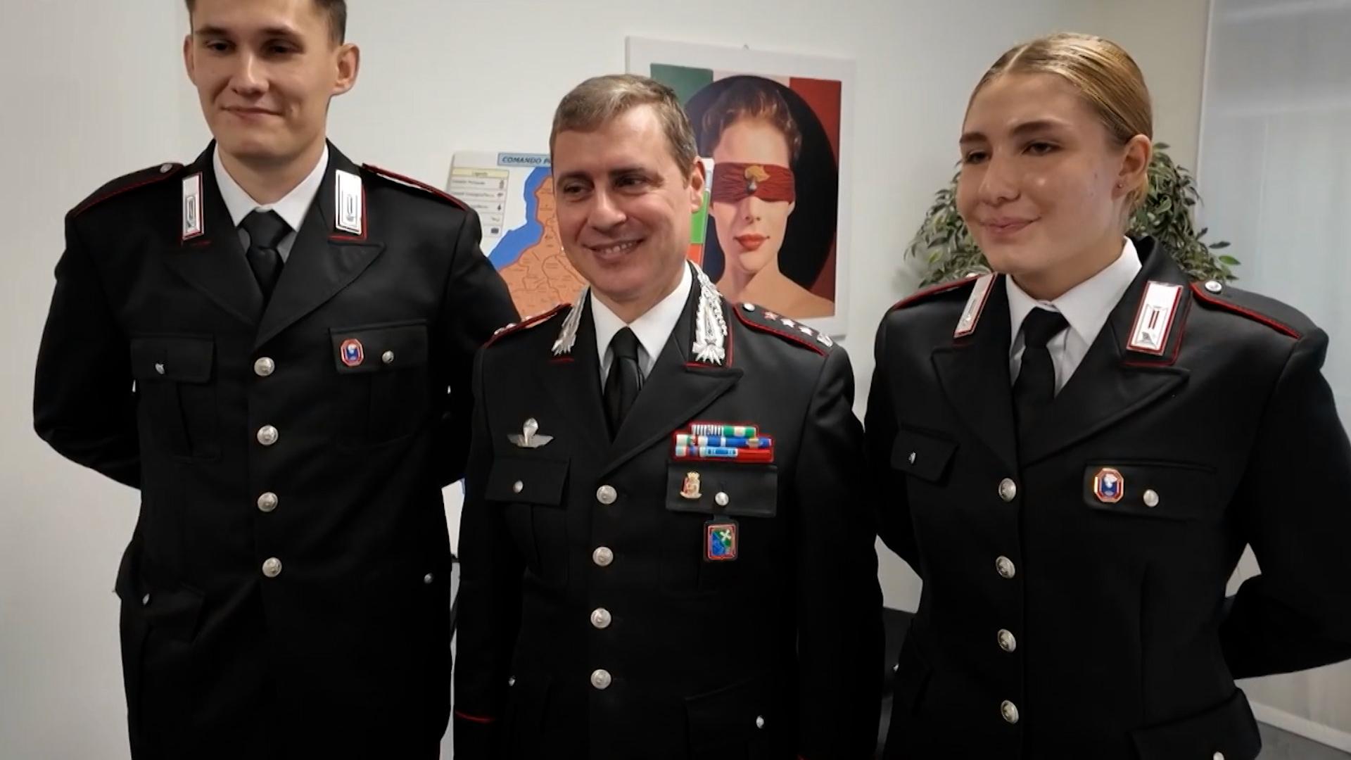 Doi fraţi români au devenit carabinieri în Italia. Tatăl lor a plecat din România imediat după Revoluţie