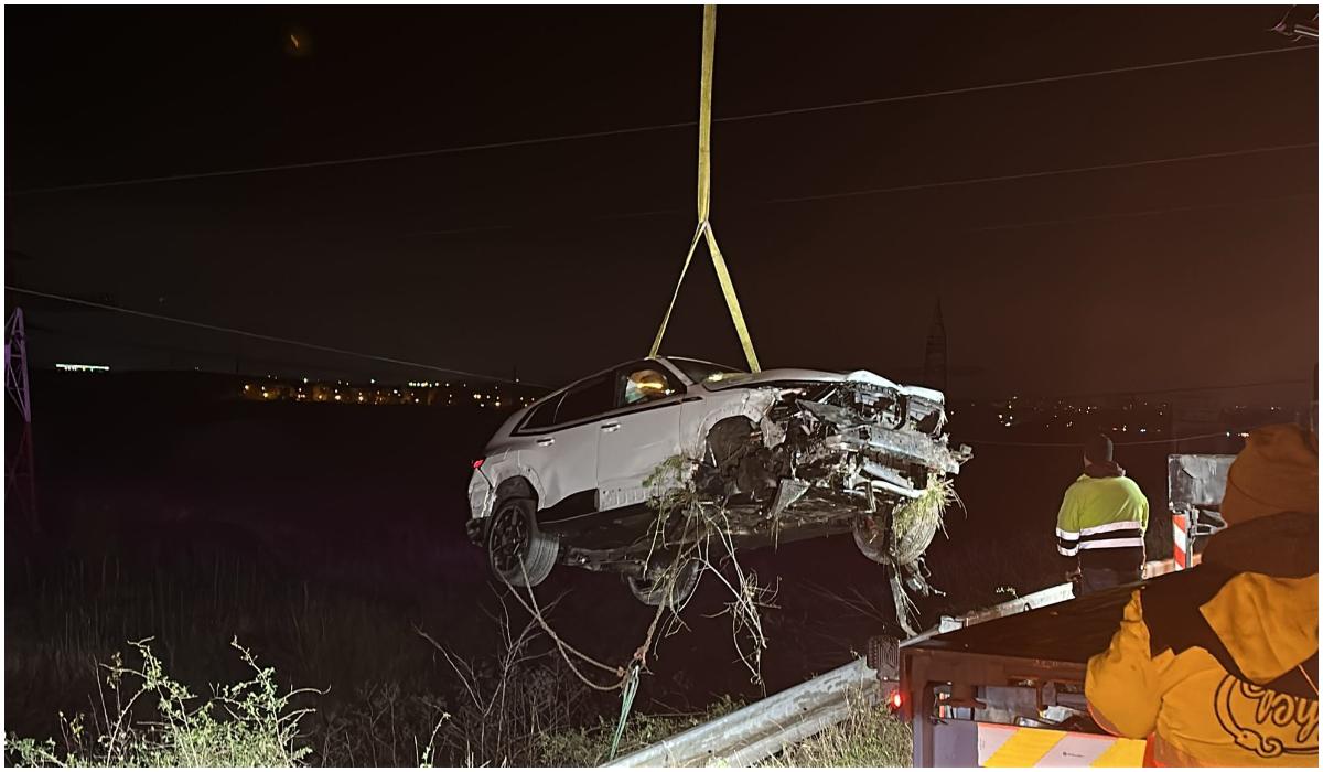 Maşina de 150.000 € a fost grav avariată. Şoferul, testat negativ la etilotest, a scăpat teafăr