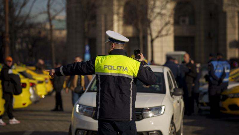 Polițist din Capitală în misiune, lovit de un autoturism. Dirija traficul la George Coșbuc