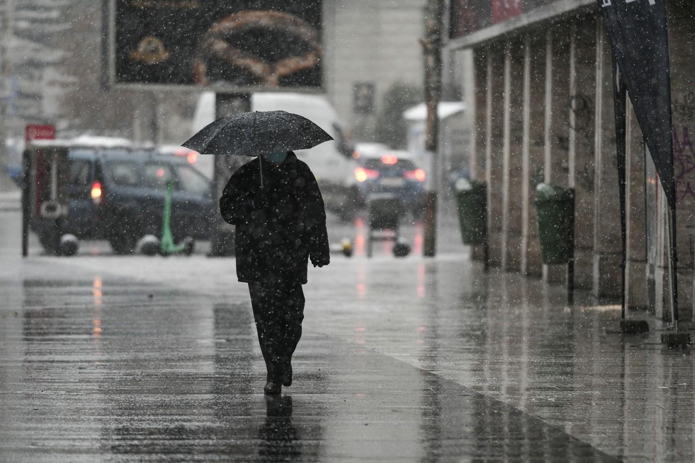 Vremea de mâine 18 noiembrie. Frig în aproape toată ţara. Minime şi de - 4 grade