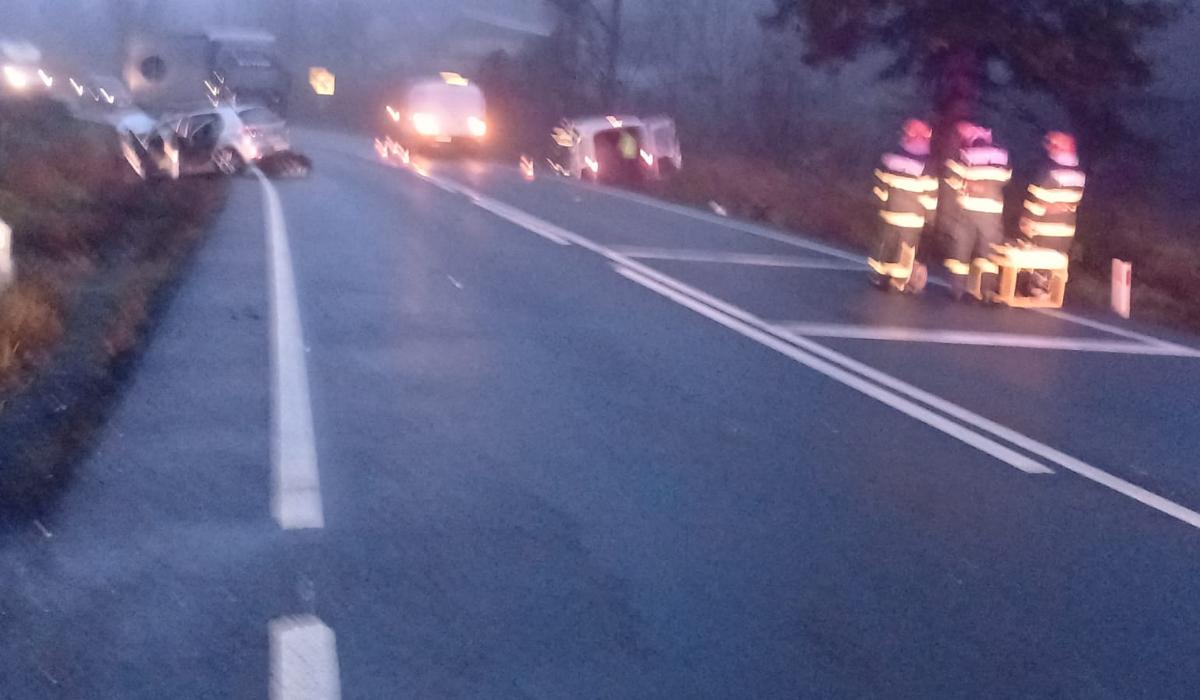 Trafic complet blocat pe DN1, după ce o cisternă încărcată cu 1.800 de litri de acid azotic s-a răsturnat