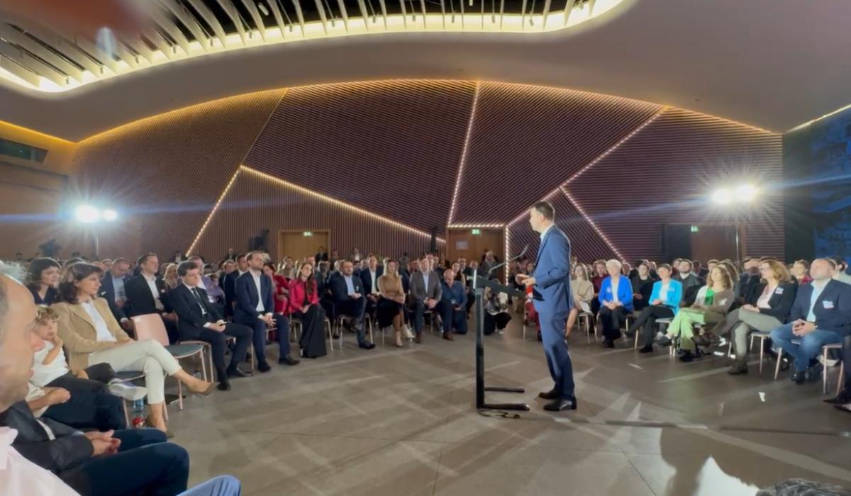 Cătălin Drulă şi-a lansat oficial candidatura la Primăria Capitalei. Nicuşor Dan a participat la eveniment