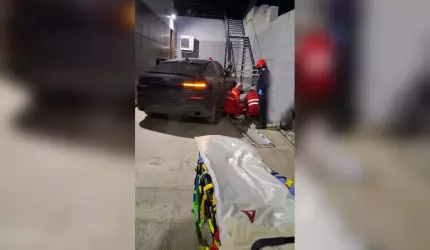 Bărbat în scaun cu rotile, mort după ce o şoferiţă a intrat în parcarea unui centru medical din Bihor