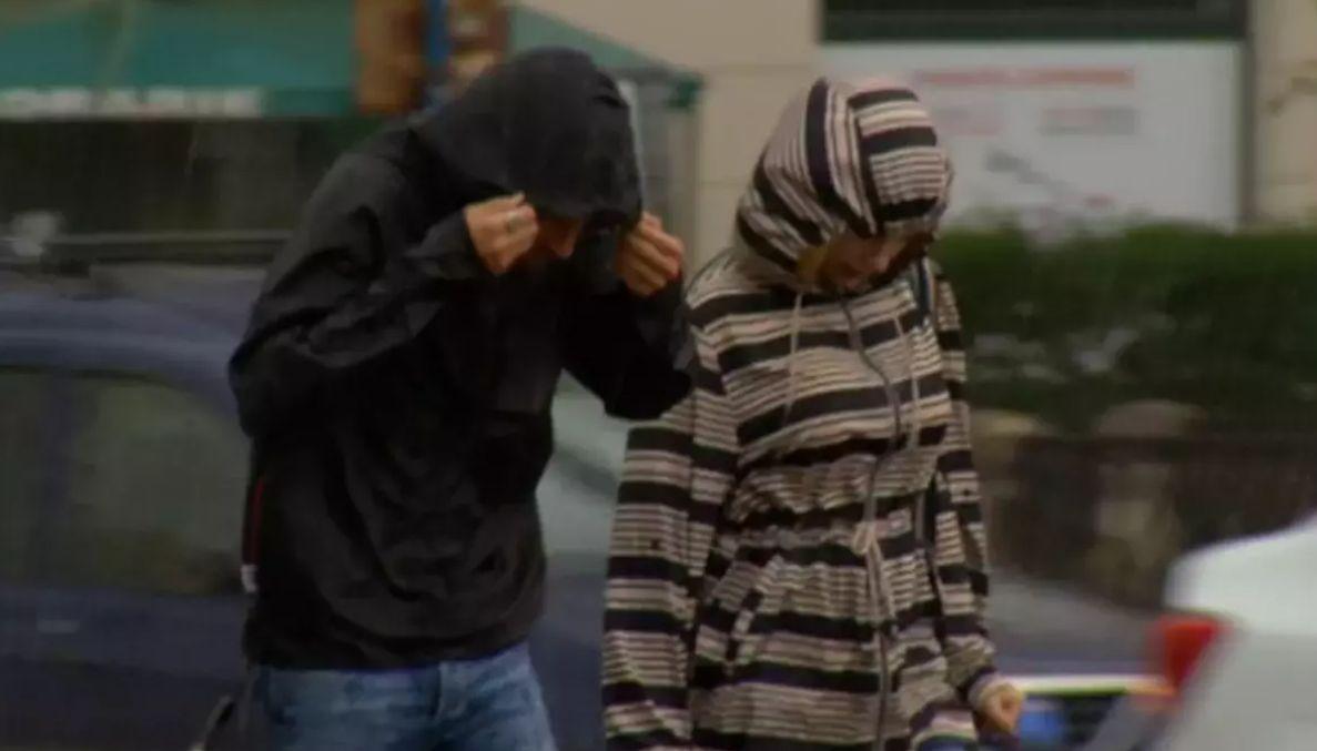 România intră sub alertă de vreme rea. Ploi, lapoviţă, ninsori şi cod galben de ploi abundente până sâmbătă