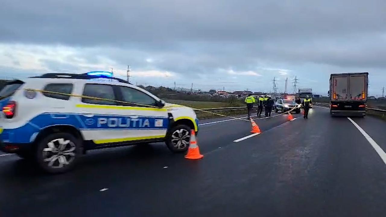 Femeie lovită de o maşină şi aruncată sub roţile unui TIR în Mehedinţi. A fost târâtă 500 de metri