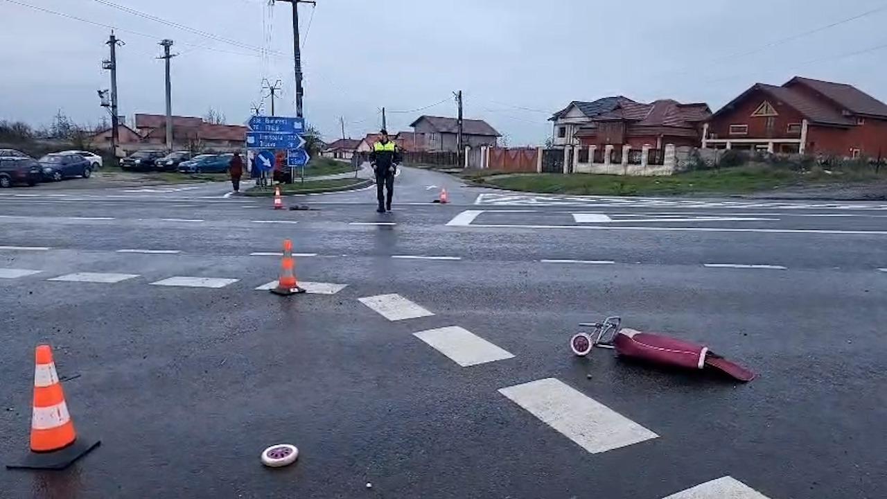 Femeie lovită de o maşină şi aruncată sub roţile unui TIR în Mehedinţi. A fost târâtă 500 de metri