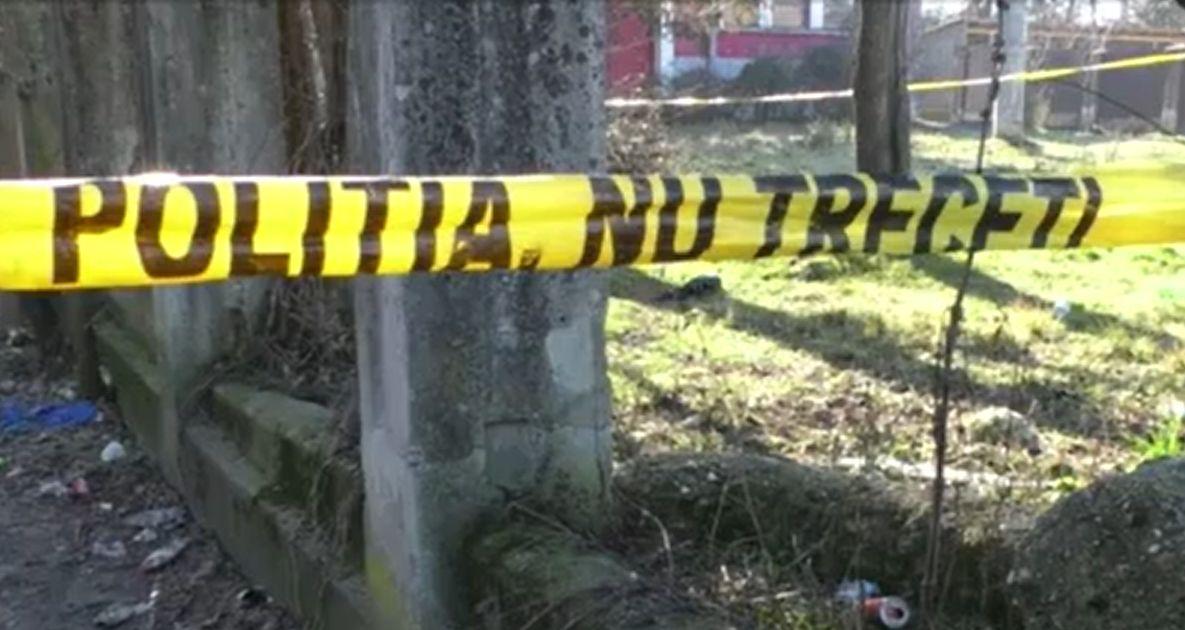 "O nenorocire". Un bărbat din Botoşani, ucis de un adolescent de 17 ani. L-a abandonat într-o baltă de sânge