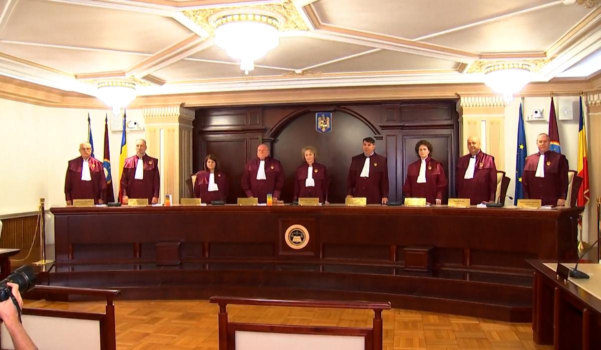 Bolnavii de cancer, furioşi pe motivarea CCR privind legea pensiilor private