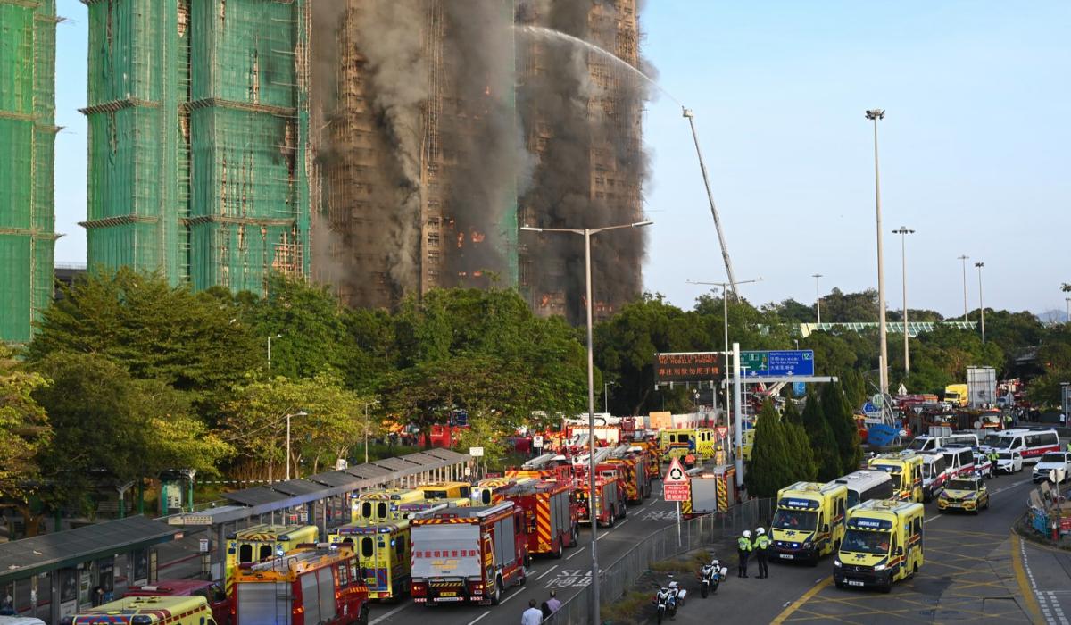 Blocuri cuprinse de flăcări în Hong Kong. Patru morți și cel puțin 8 răniți, în urma unui incendiu devastator