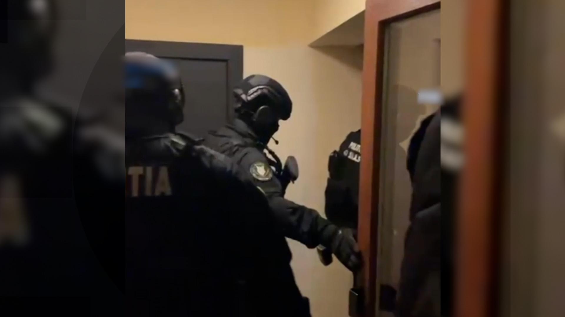 Percheziţii la foştii şefi Euroins. Cum au păgubit doi bulgari peste 2,5 milioane de români