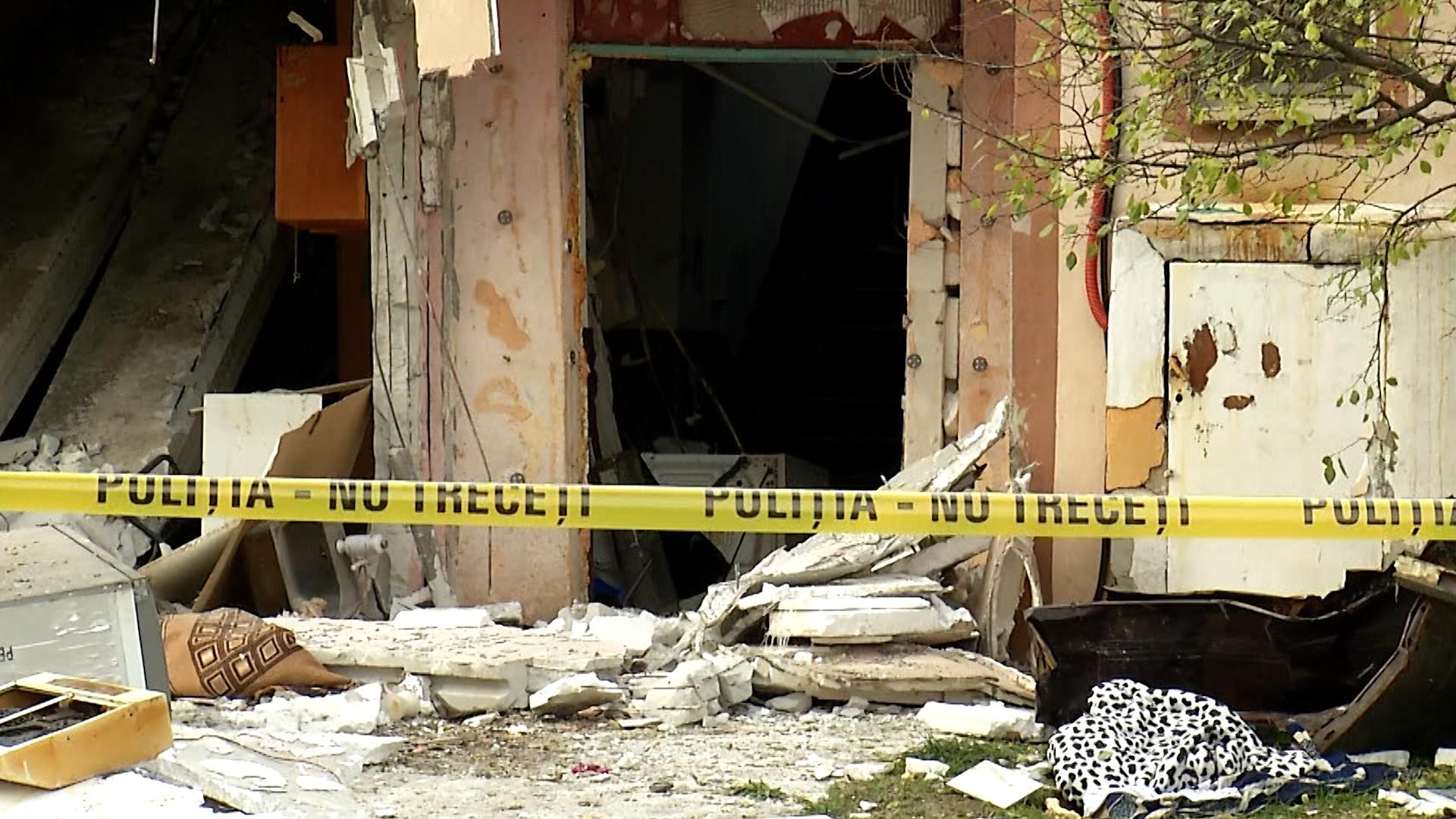 Filmul exploziei din Buftea. O butelie defectă a creat haos. "Uşile de la bucătărie le-am găsit în parcare"