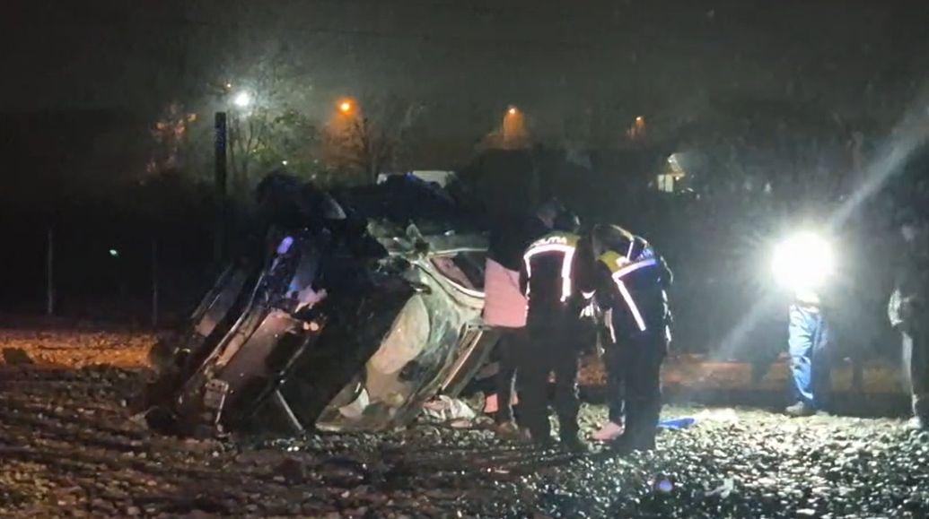 Cântăreaţă de muzică populară, implicată în accident rutier în Dolj. S-a răsturnat cu maşina de mai multe ori