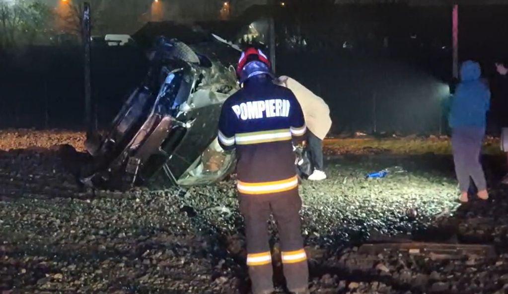 Cântăreaţă de muzică populară, implicată în accident rutier în Dolj. S-a răsturnat cu maşina de mai multe ori