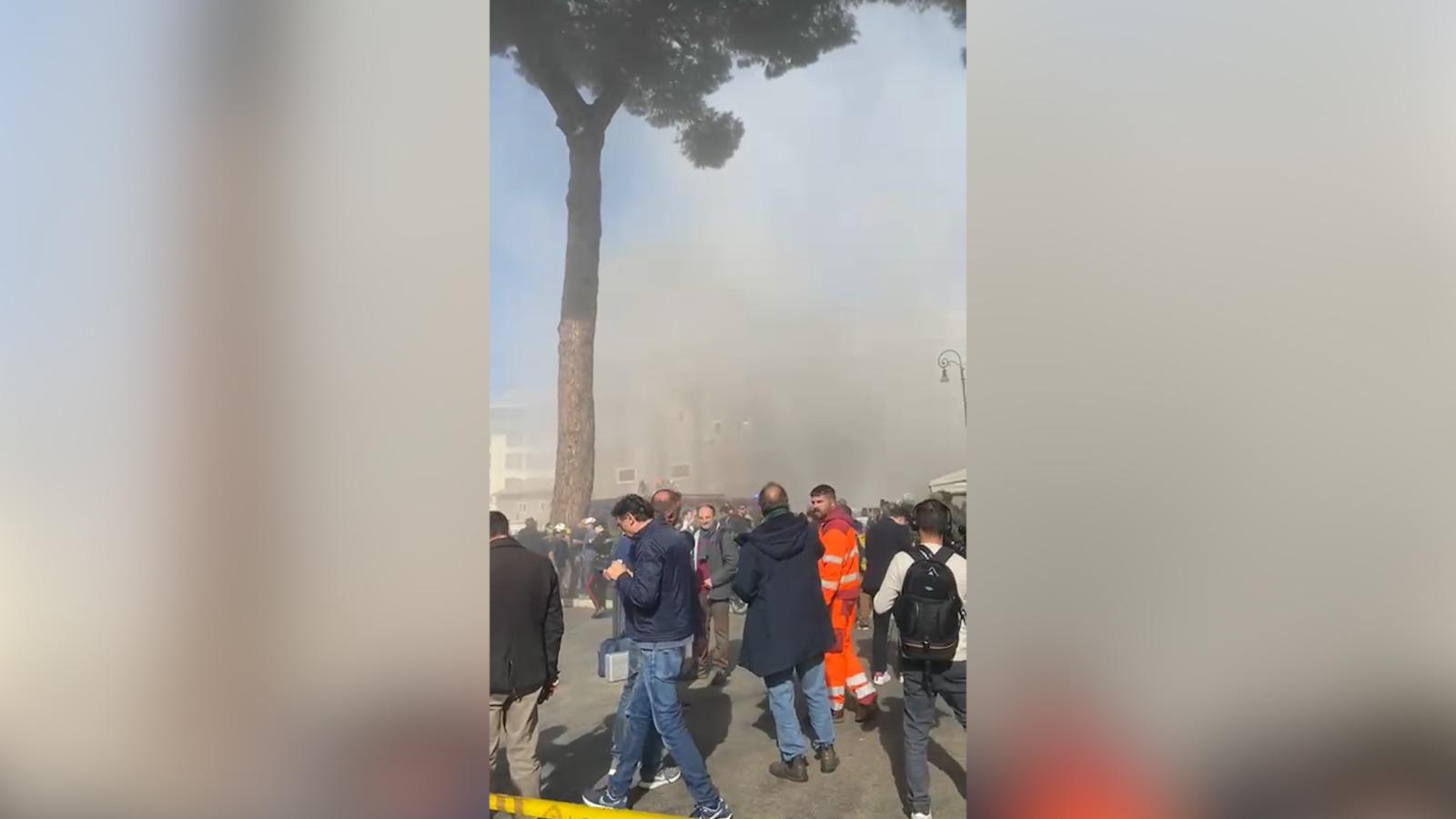 Turnul Torre dei Conti din Roma, prăbușit parțial în timpul lucrărilor de renovare: un muncitor rănit grav