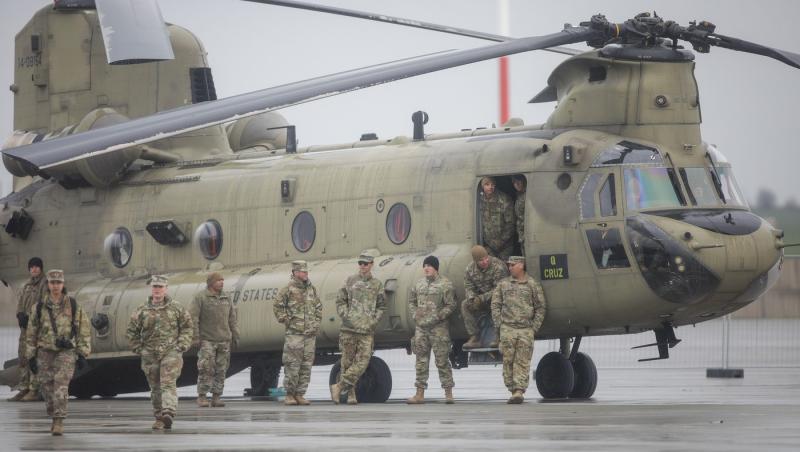 20 de congresmeni cer anularea retragerii celor 700 de militari SUA din România: "Oferă muniție Kremlinului"