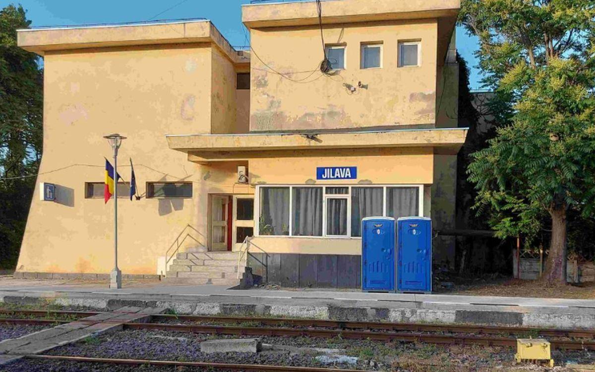 Patru persoane au murit, după ce maşina în care se aflau a fost lovită de tren în apropiere de stația Jilava