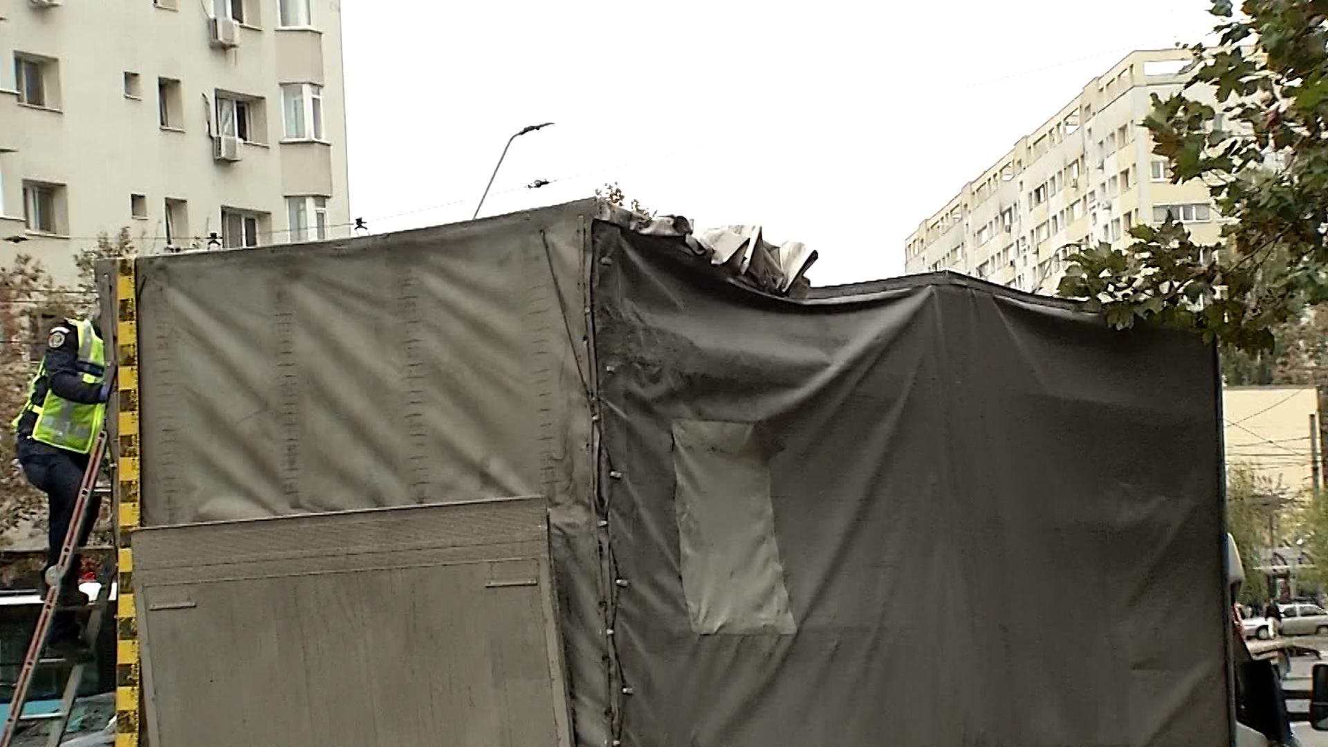 EXCLUSIV. Mărturia şoferului implicat în accidentul sinistru din Bucureşti: Angajaţii STB au slăbit cablul