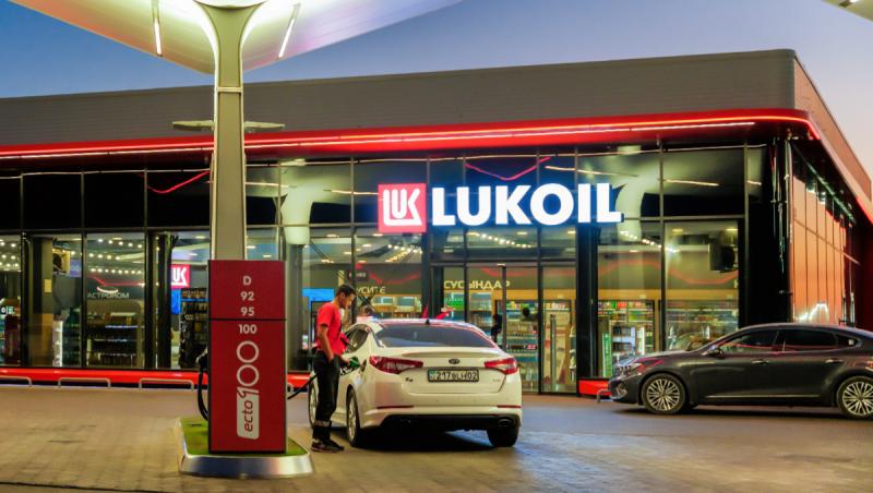 POLITICO: România vrea o amânare a sancţiunilor SUA pentru Lukoil. Aprovizionarea Moldovei, în pericol