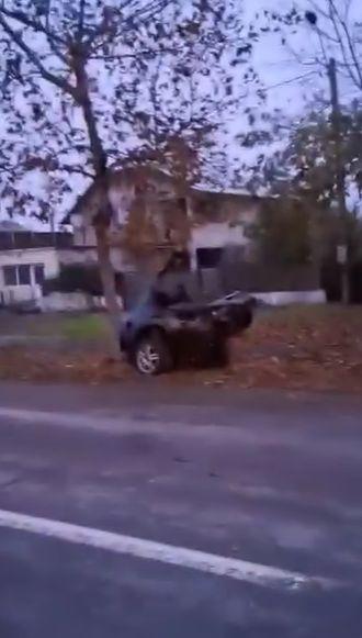 Gabriel a plătit cu viaţa pasiunea nebună pentru viteză. Maşina s-a rupt în două, după ce s-a izbit de un pom