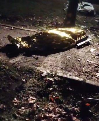 Gabriel a plătit cu viaţa pasiunea nebună pentru viteză. Maşina s-a rupt în două, după ce s-a izbit de un pom