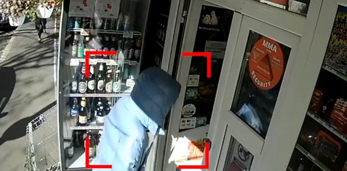 Teroare într-un bloc din Galaţi. Un bărbat şi-a făcut un obicei din a-şi ataca fără motiv vecinii