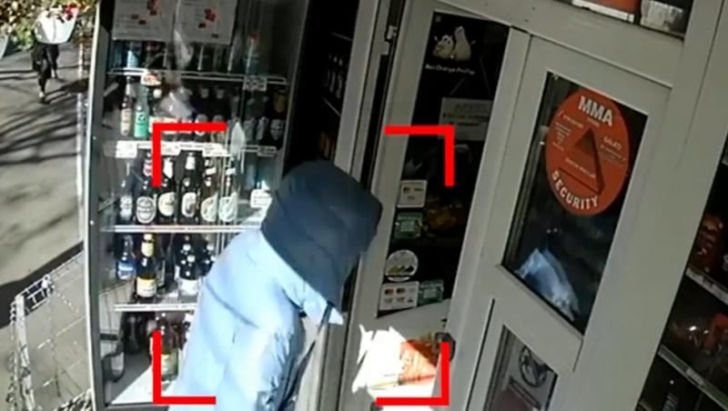 Teroare într-un bloc din Galaţi. Un bărbat şi-a făcut un obicei din a-şi ataca fără motiv vecinii