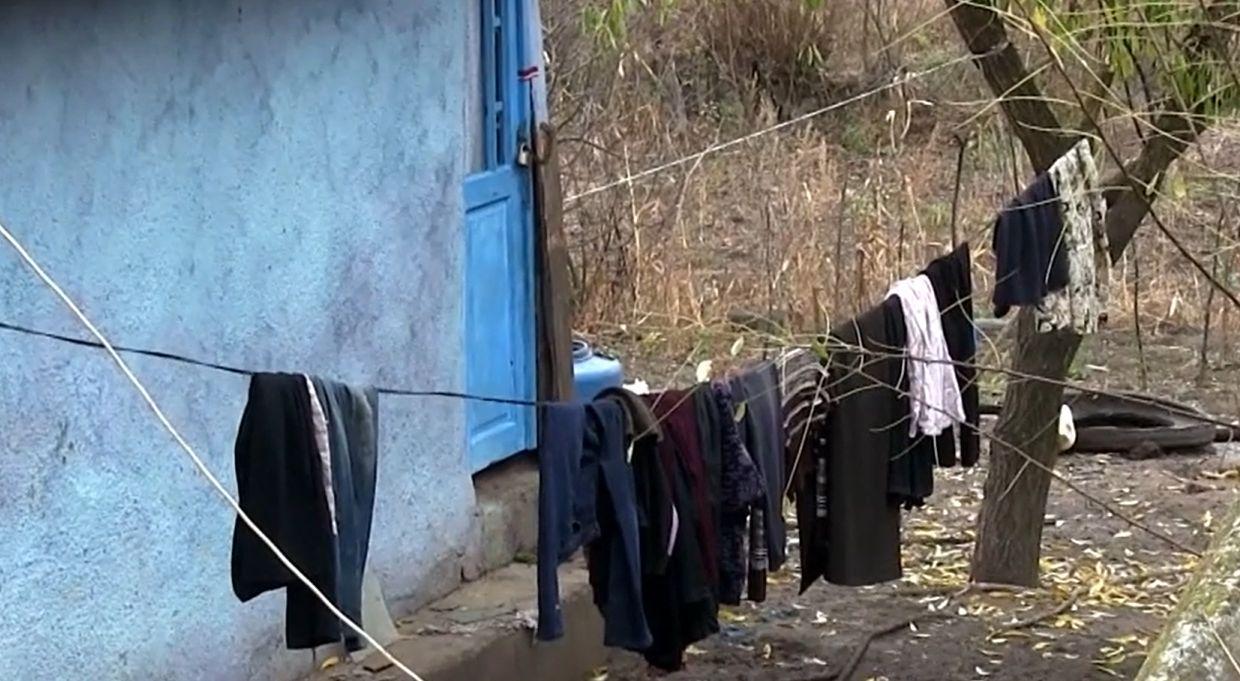 "Luaţi-o că o omoară". Şi-a ucis sora pe care o bătea şi o chinuia de ani întregi. Filmul crimei din Vaslui