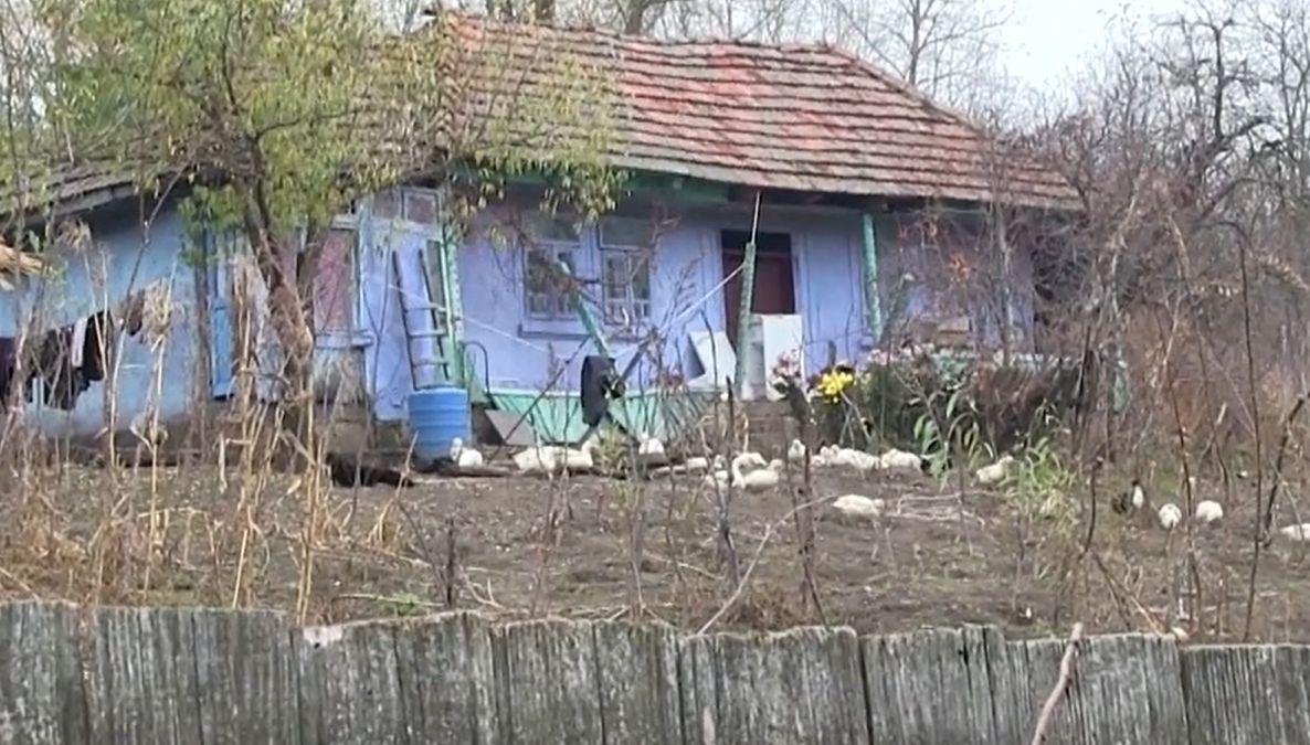 "Luaţi-o că o omoară". Şi-a ucis sora pe care o bătea şi o chinuia de ani întregi. Filmul crimei din Vaslui