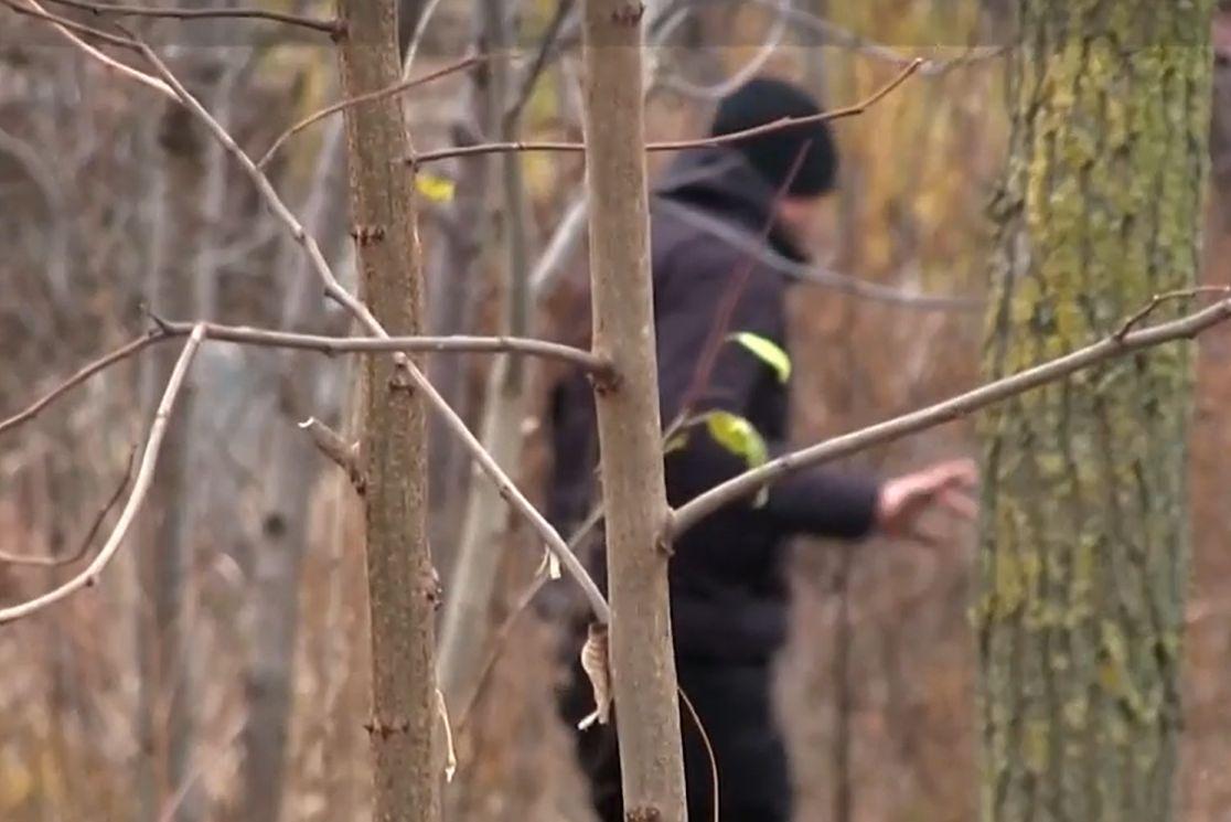 "Luaţi-o că o omoară". Şi-a ucis sora pe care o bătea şi o chinuia de ani întregi. Filmul crimei din Vaslui