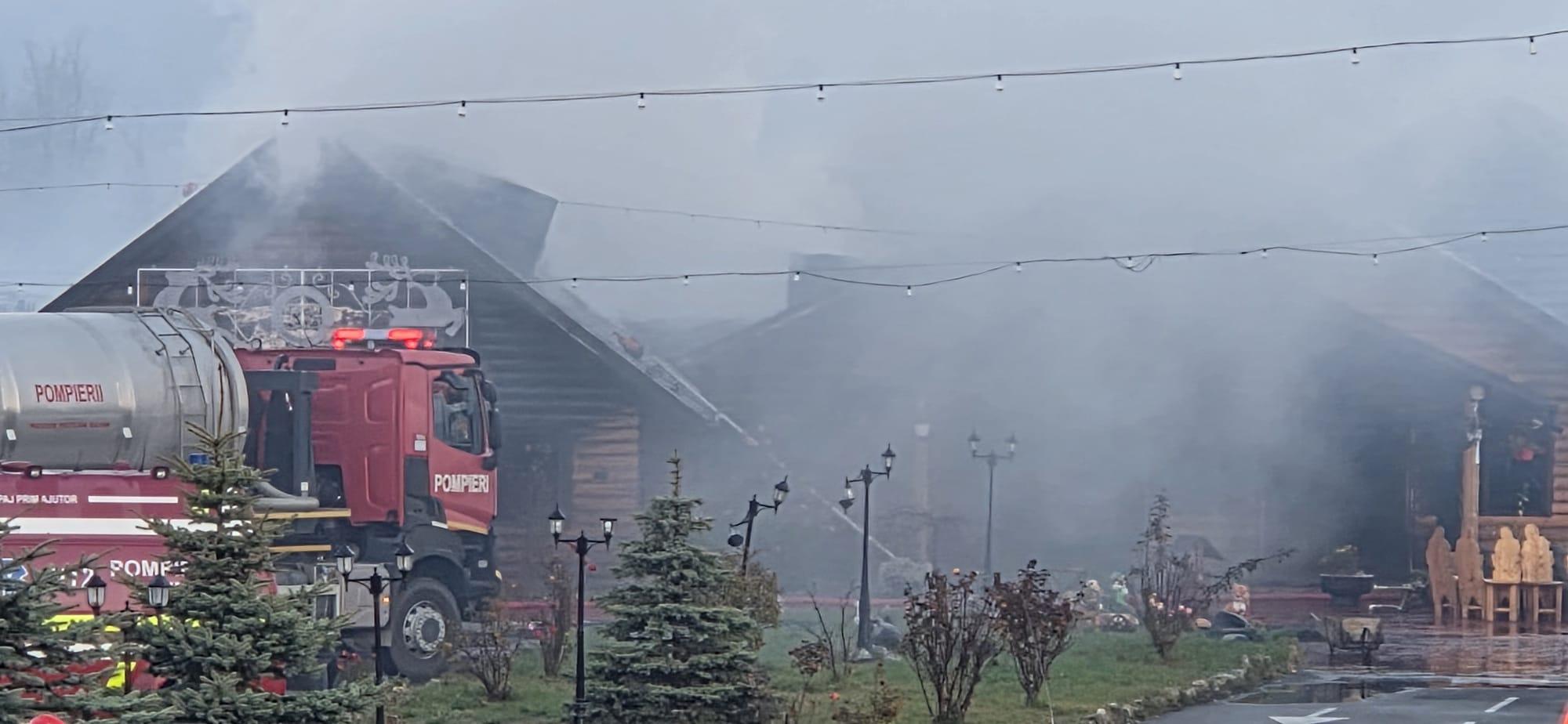 O femeie de 72 de ani a ars de vie într-o pensiune din Gura Humorului. Alte şapte persoane au fost evacuate