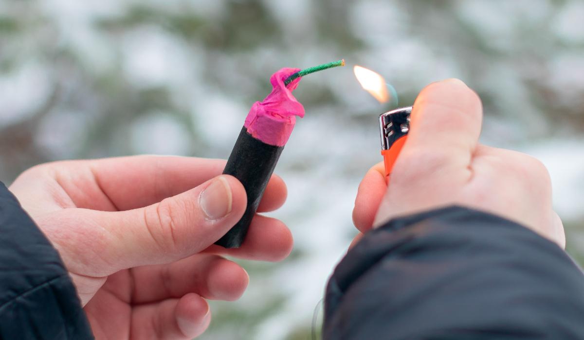 Primele victime ale petardelor: un copil de 8 ani a rămas fără un deget. "Să fie interzise"