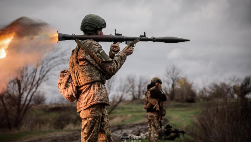 Zelenski a discutat 5 ore la Berlin cu SUA și s-a declarat dispus să renunțe la NATO. Discuțiile continuă luni