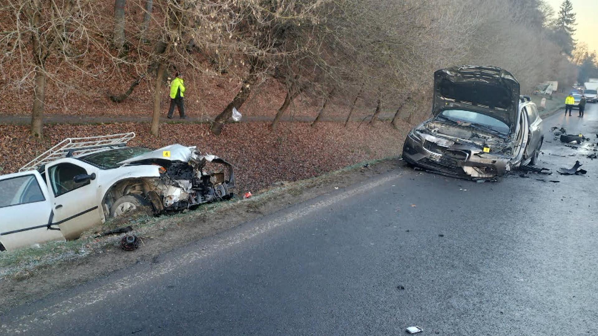 Carambol cu două mașini și un camion în Harghita, din cauza unei depăşiri periculoase: 7 victime