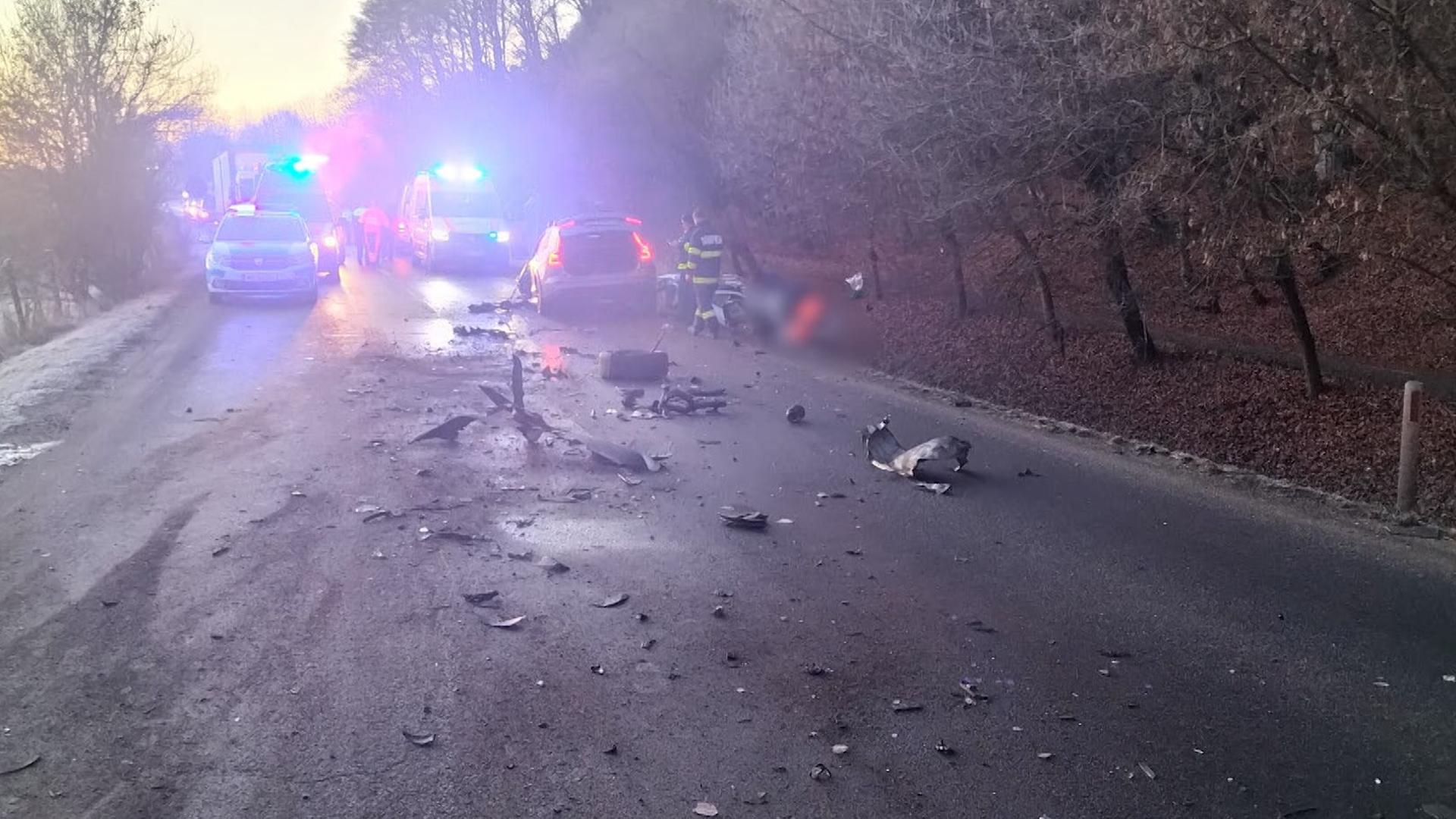 Carambol cu două mașini și un camion în Harghita, din cauza unei depăşiri periculoase: 7 victime