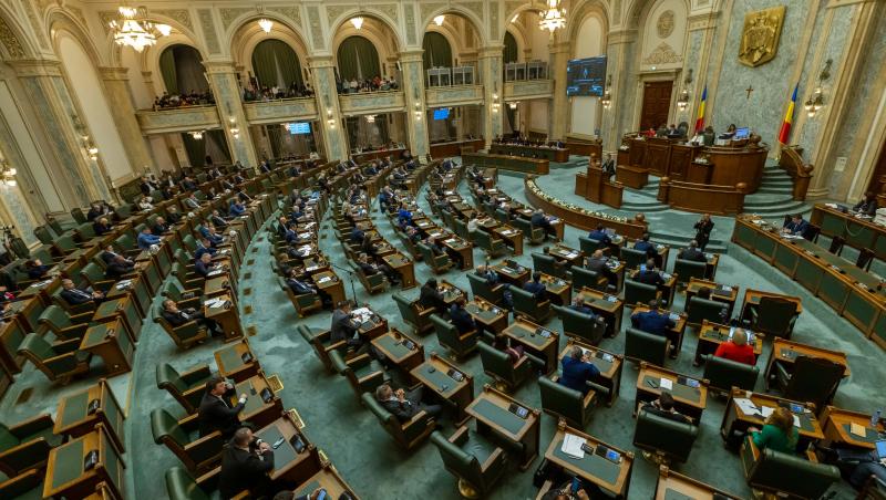 Senatul a modificat legea pensiilor private după decizia CCR. Bolnavii de cancer nu mai pot retrage toţi banii