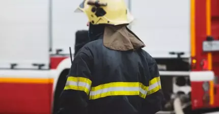 Culmea ironiei. Un pompier din Brăilă, rănit după ce a încercat să aprindă focul cu o substanţă inflamabilă