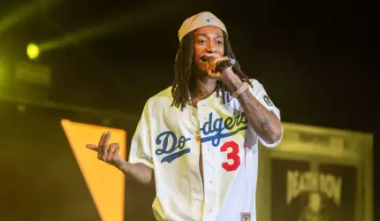 Rapperul Wiz Khalifa, condamnat la 9 luni de închisoare după ce a consumat canabis pe scena Beach Please!