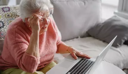 Noua fraudă online care te poate lăsa fără bani în cont. Mesajul care te sperie cu o "amendă" de 1.250 de lei