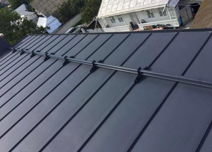 (P) Avantaje și dezavantaje ale tablei fălțuite față de alte tipuri de acoperișuri metalice