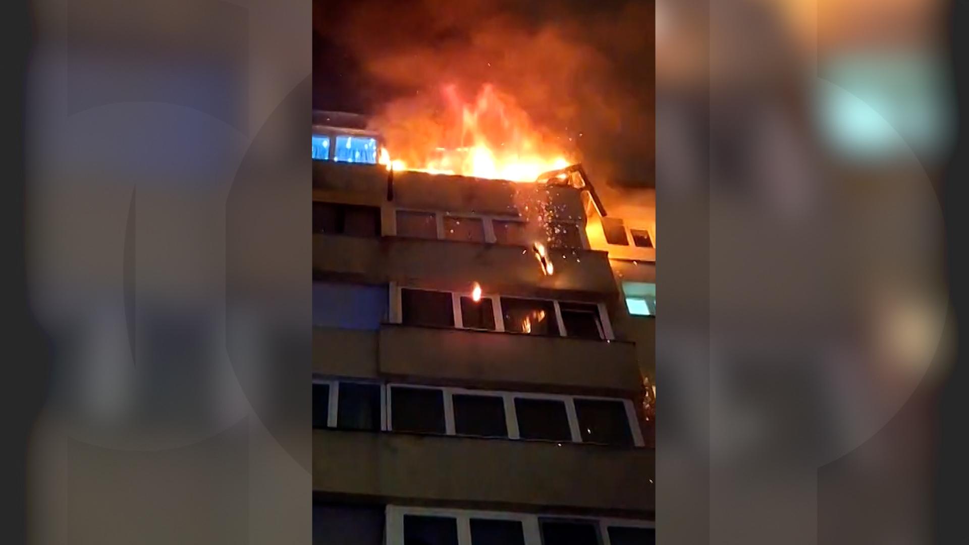 "A luat foc tot, balconul, tot". Explozie puternică într-un bloc din Braşov: zeci de oameni au fugit din case