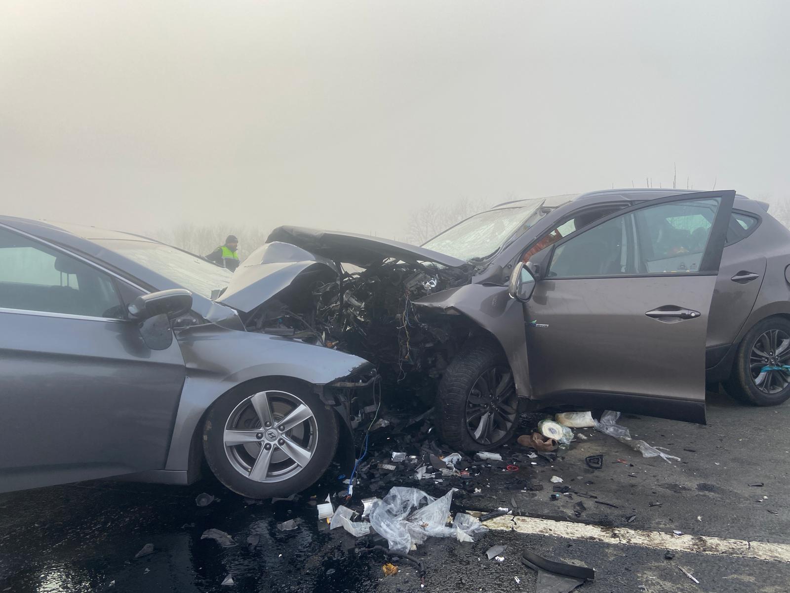 Un şofer a murit pe loc, după ce s-a izbit frontal de o altă maşină, în Hunedoara