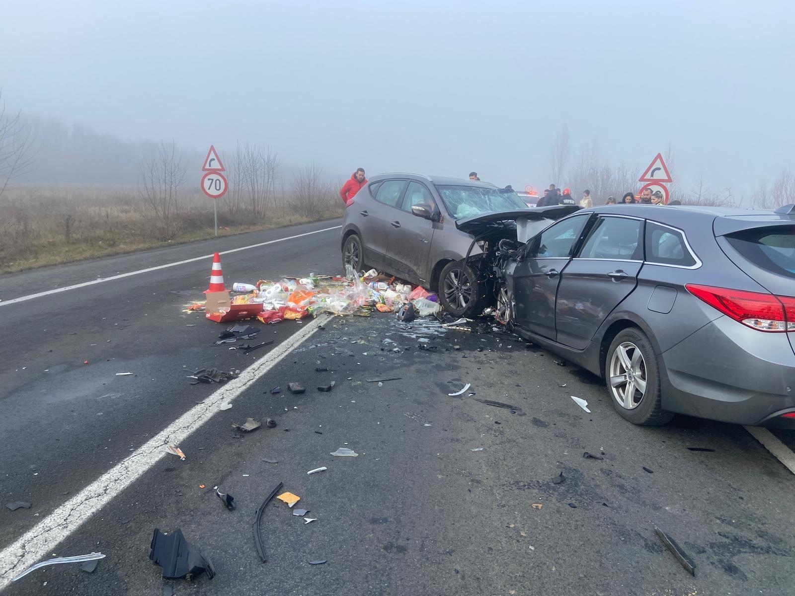 Un şofer a murit pe loc, după ce s-a izbit frontal de o altă maşină, în Hunedoara