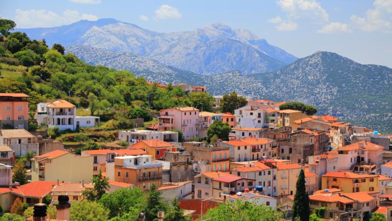 Insula italiană care îţi oferă 15.000 € dacă te muţi acolo. Există însă şi câteva condiţii